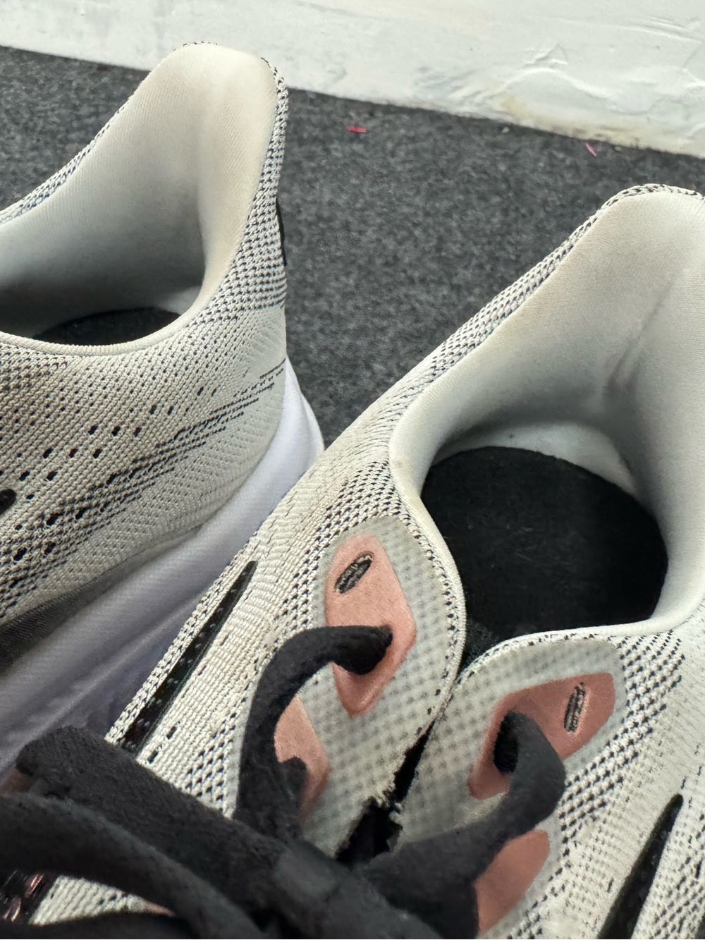 Brooks Ghost 17 Womens Running Shoes Size 9 White Rose Gold Sneakers - Picture 11 of 11